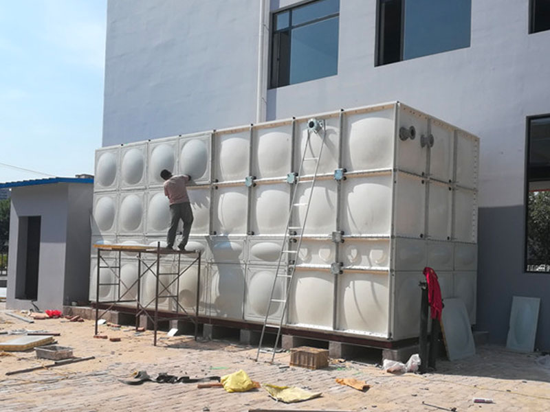 Insulating GRP Water Tank